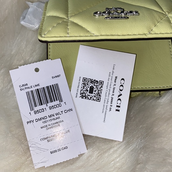 Mini Wallet On A Chain With Puffy Diamond Quilting - Picture 5 of 6